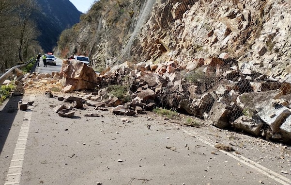 obra de emergencia de reparación de desprendimiento en la carretera AS-15